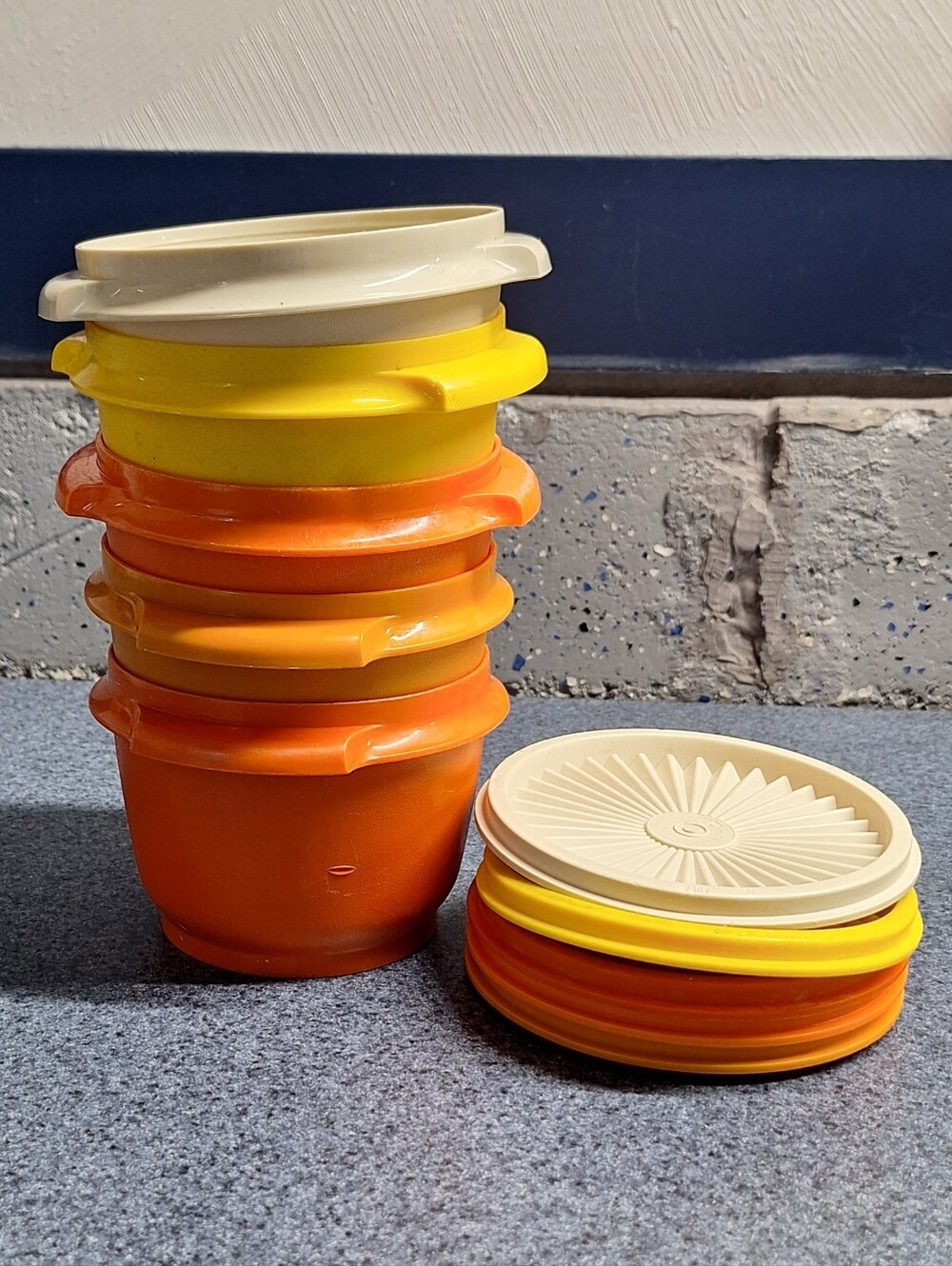 Vintage 1970s Tupperware "Servalier Nesting Bowl" Set, 2 Cups & 1 Cup, Set of 5